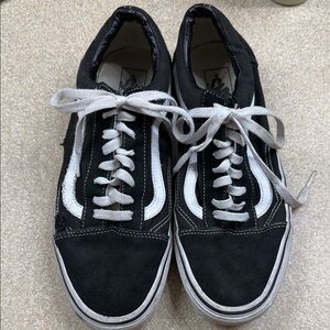 Vans Men's Black and White Sneakers